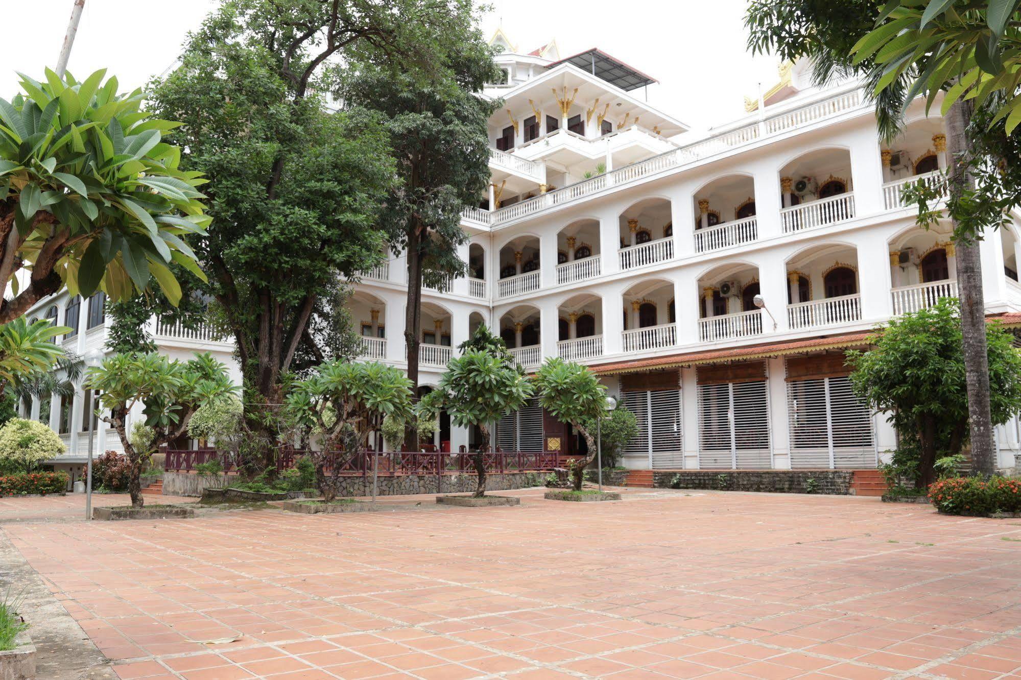 Champasak Palace Hotel Pakse Bagian luar foto