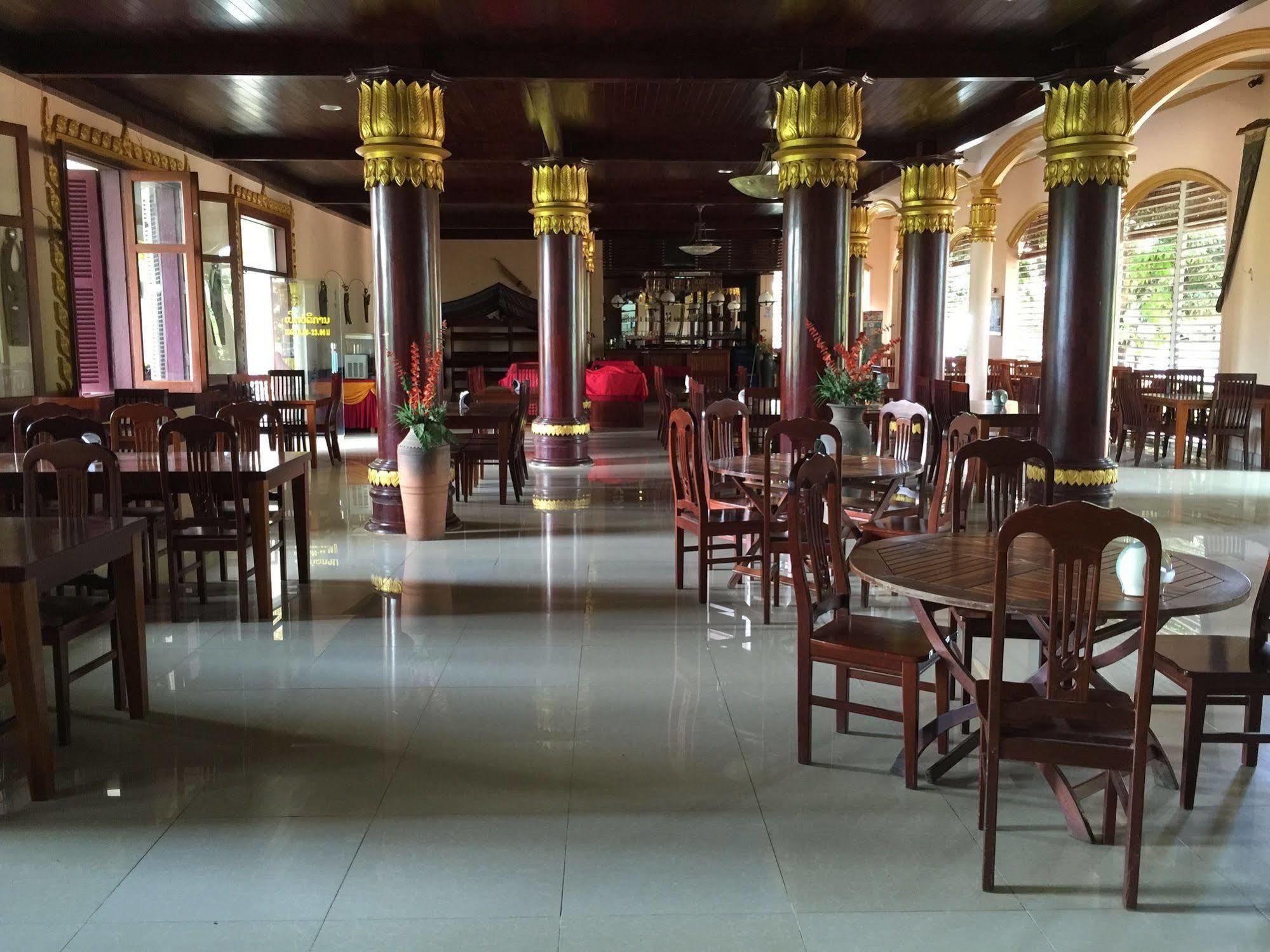 Champasak Palace Hotel Pakse Bagian luar foto