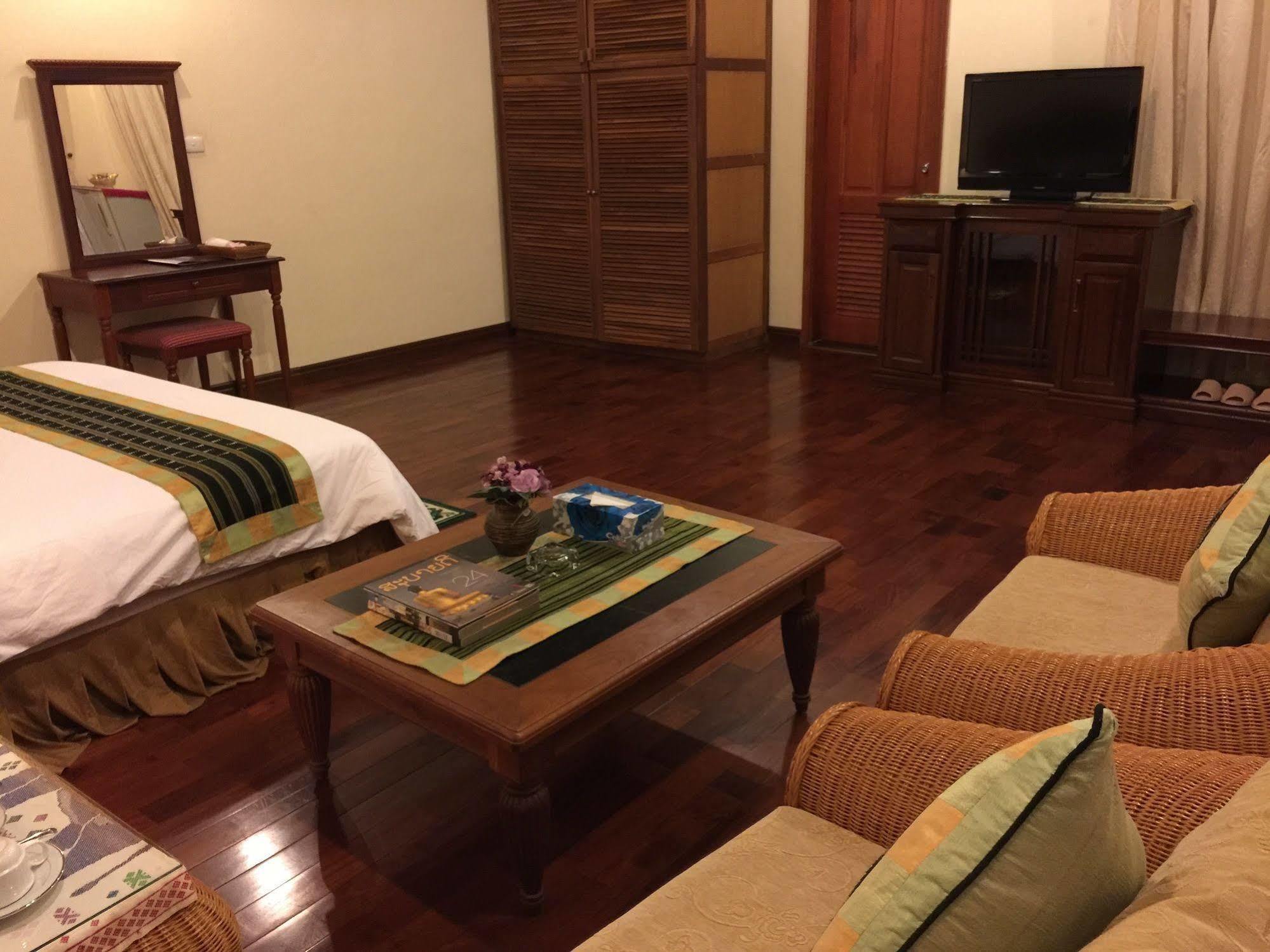 Champasak Palace Hotel Pakse Bagian luar foto