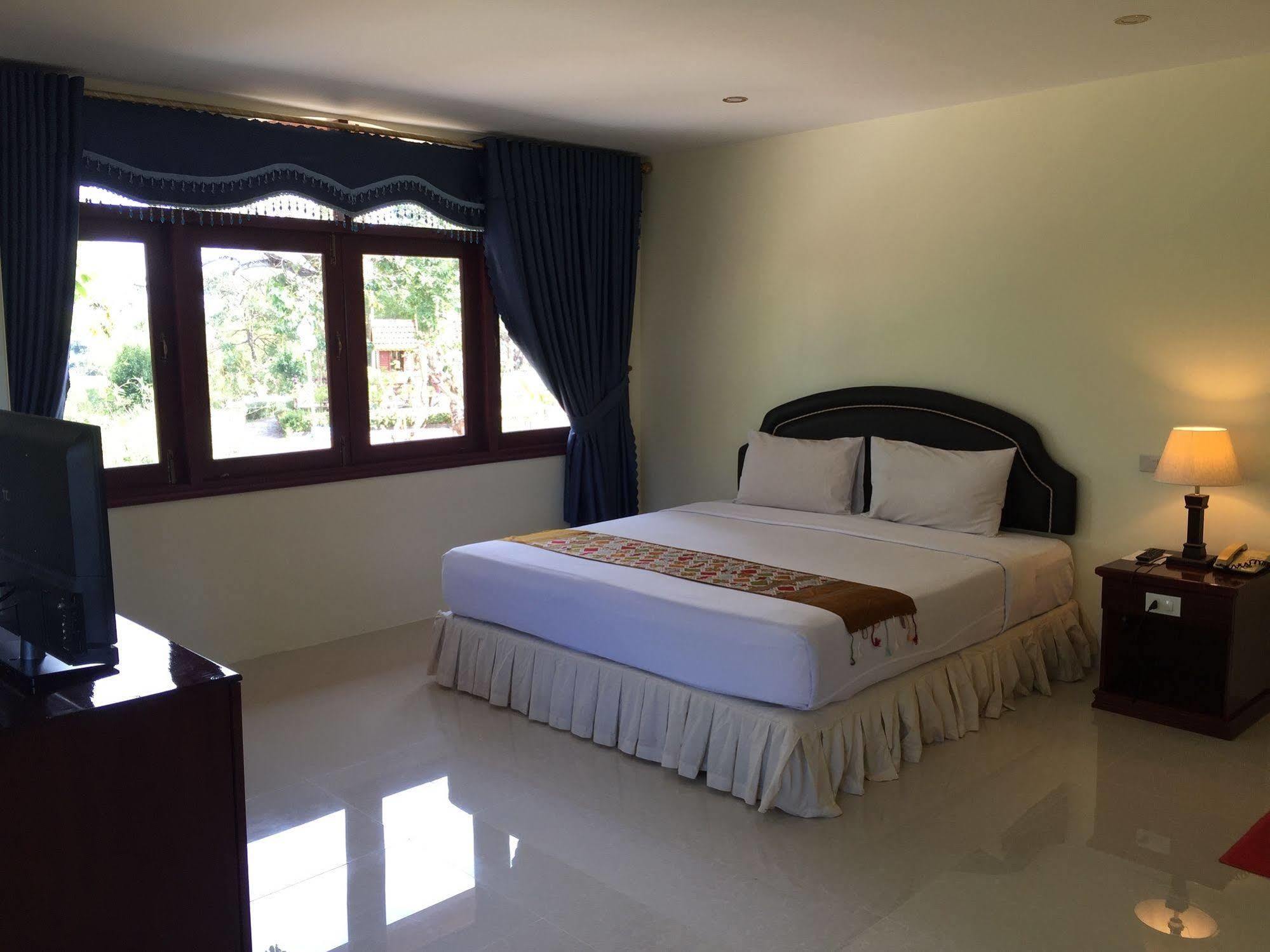 Champasak Palace Hotel Pakse Bagian luar foto
