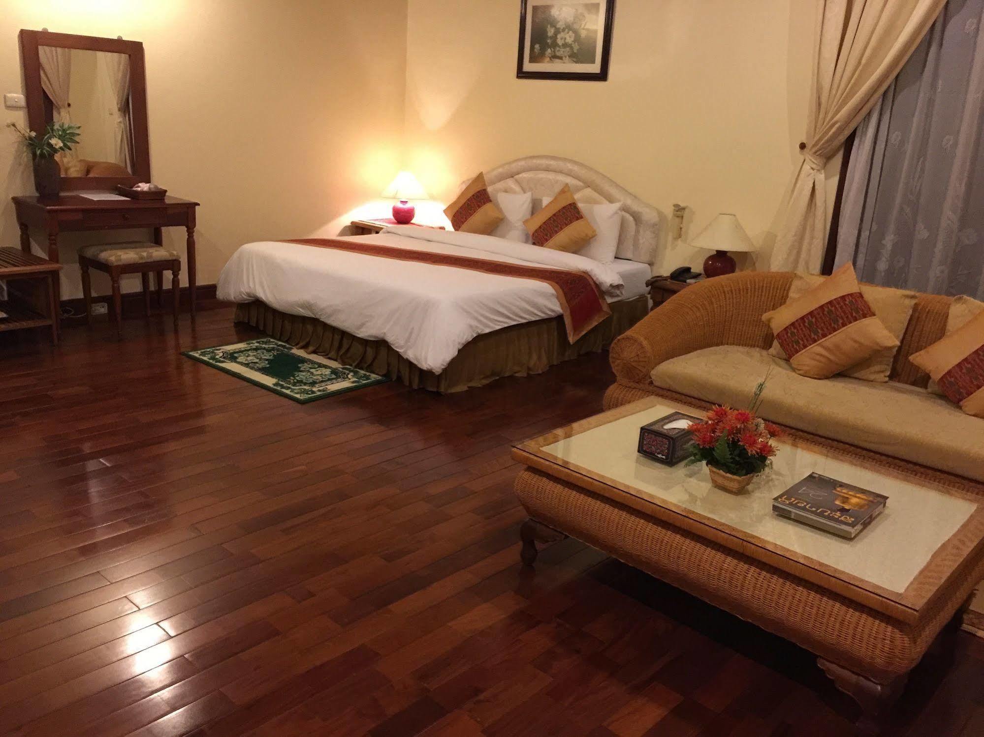 Champasak Palace Hotel Pakse Bagian luar foto