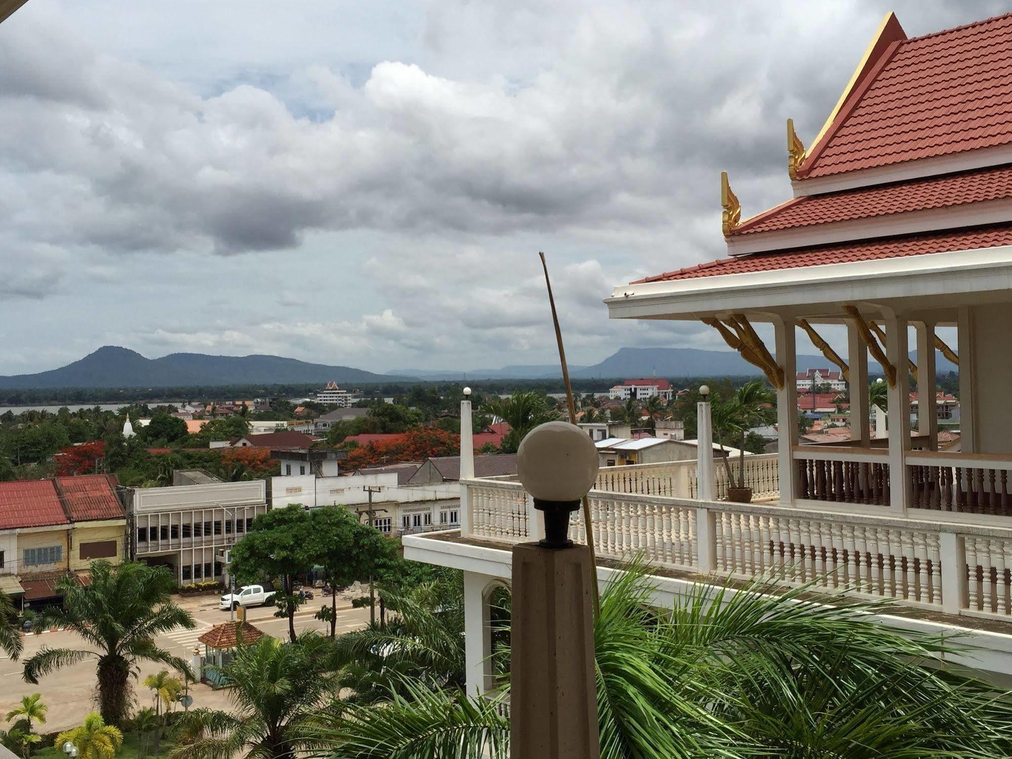 Champasak Palace Hotel Pakse Bagian luar foto