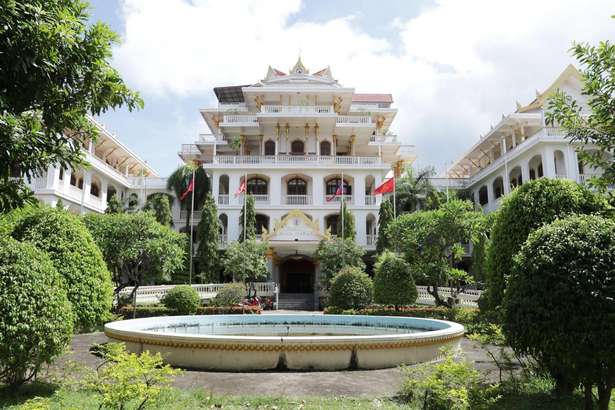 Champasak Palace Hotel Pakse Bagian luar foto