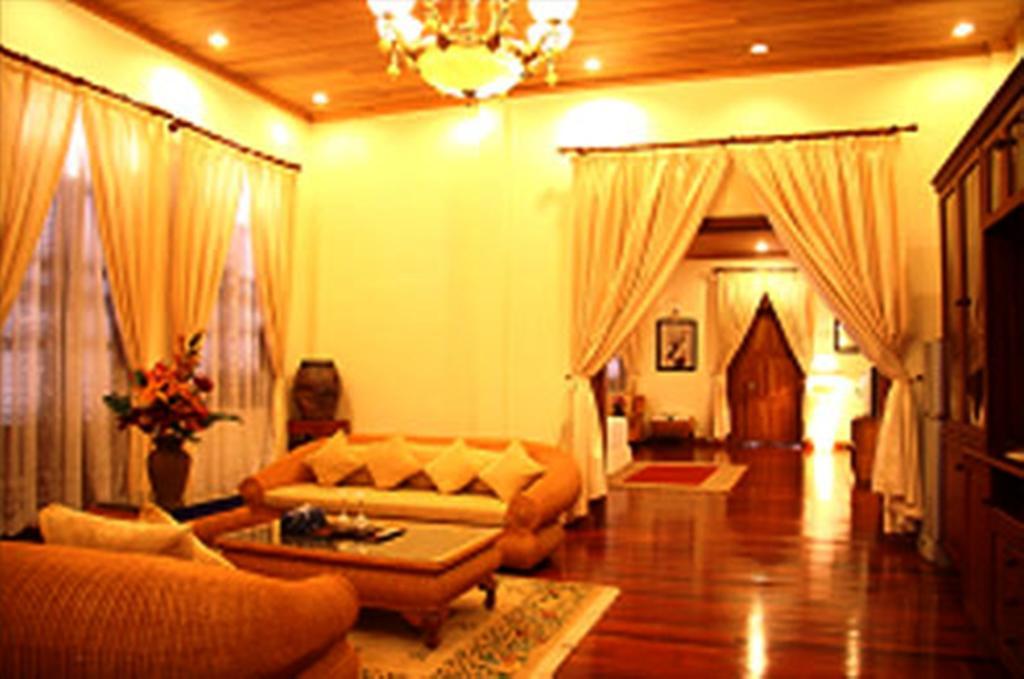 Champasak Palace Hotel Pakse Bagian luar foto