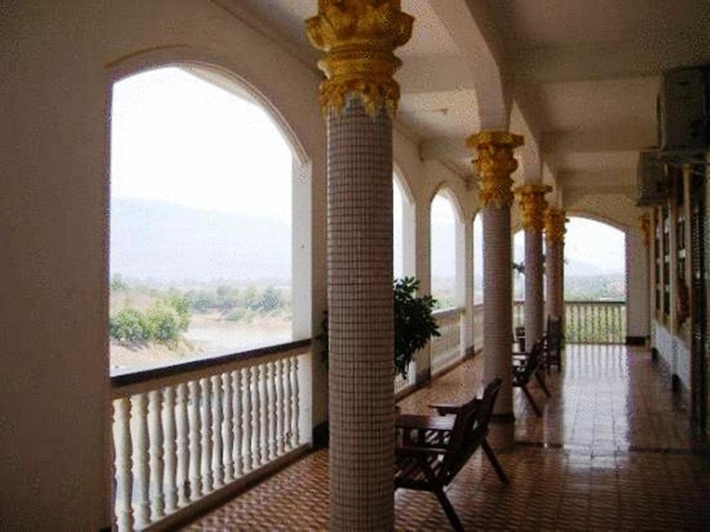 Champasak Palace Hotel Pakse Bagian luar foto