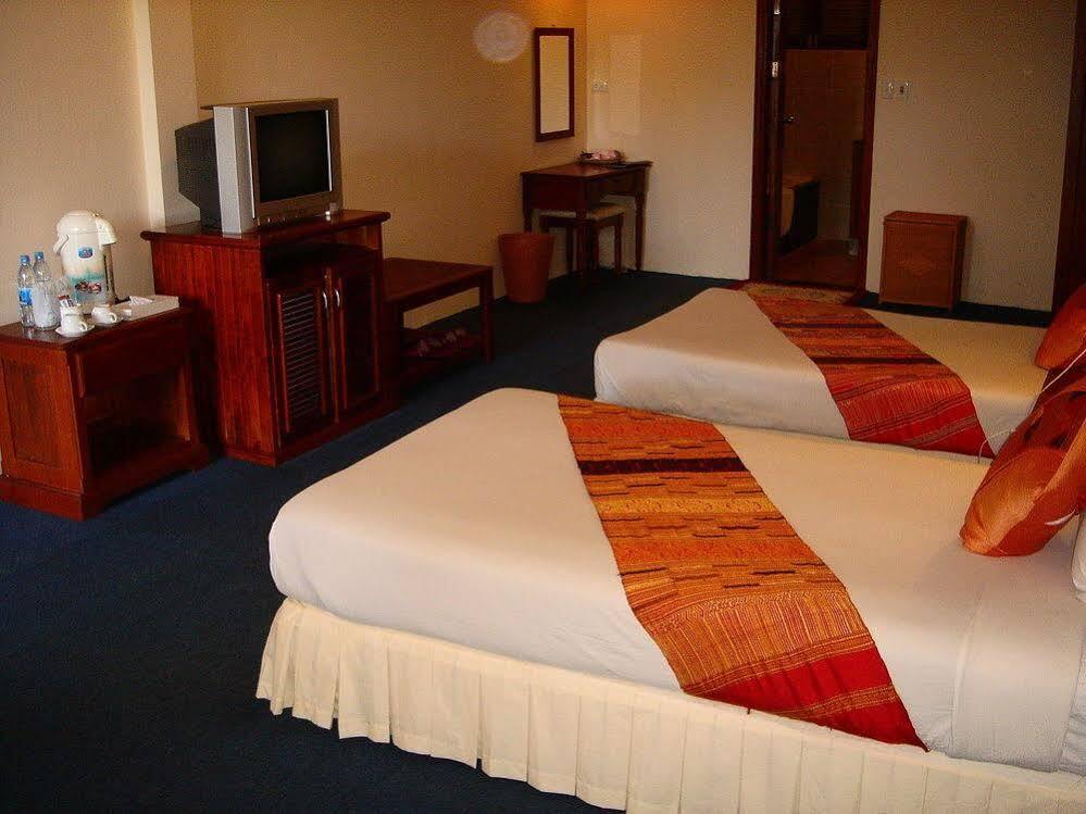 Champasak Palace Hotel Pakse Bagian luar foto